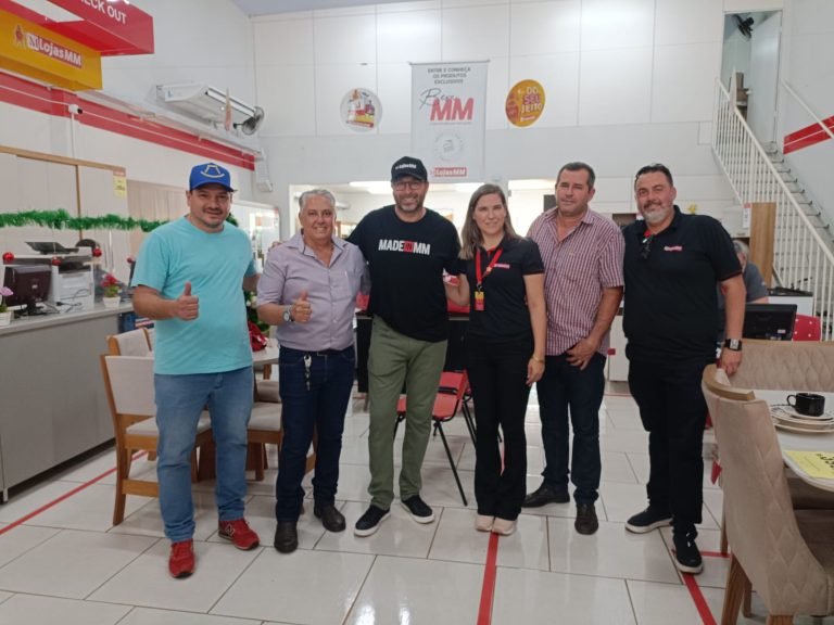 Em visita a Caarapó, dono de Lojas MM promete ampliar a unidade local
