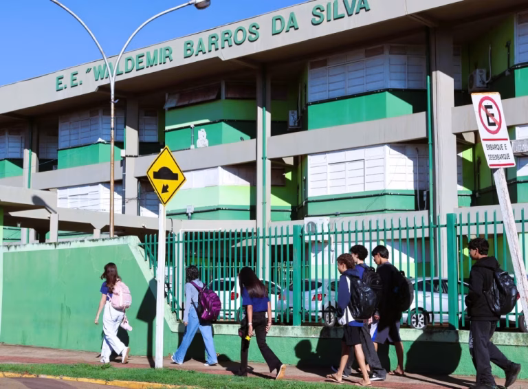 De olho no futuro dos filhos, famílias aprovam escola em tempo integral implantada por Reinaldo
